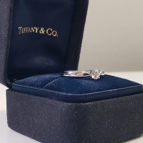 0.18 CT Tiffany & Co Diamond Harmony Ring - Picture 6 of 12